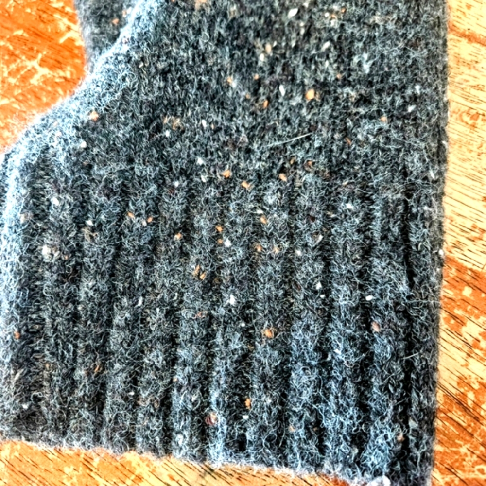 Well Worn Brand Women sweater. Size L.  New no tags. Warm long Sleeved.